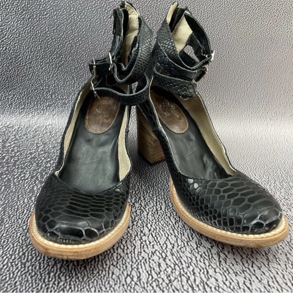Freebird Black Randi Heels - Picture 2 of 8